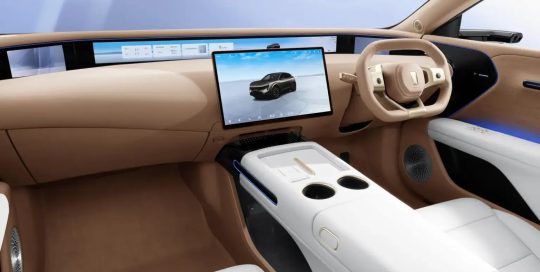 AVATR 07 dashboard and panoramic screen