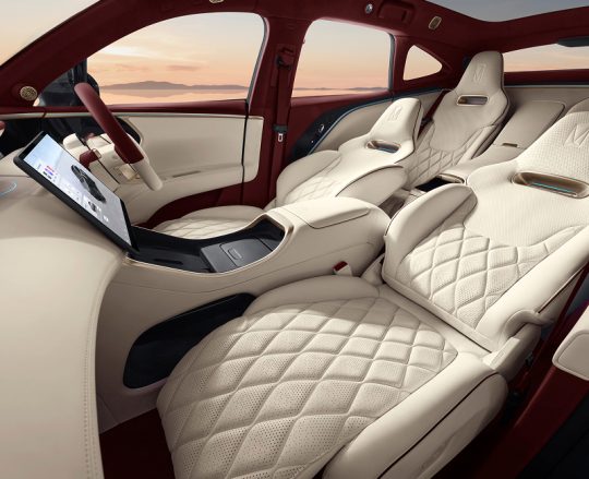 AVATR 11 Royal Edition four-seat cabin