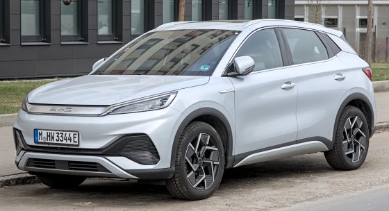 BYD Atto 3, front three-quarter