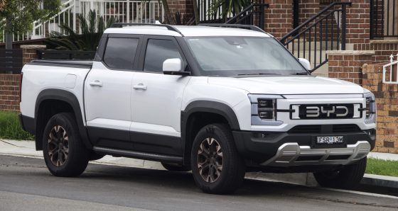 BYD Shark 6, front three-quarter