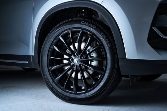 Changan Oshan X7 Black Edition black Turbine 19-inch alloy