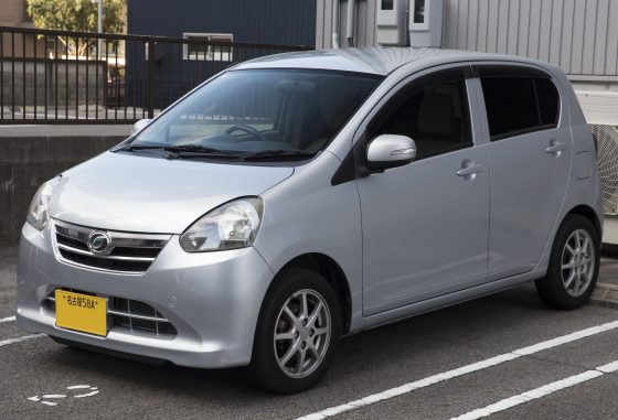 Daihatsu Mira e:S, front three-quarter