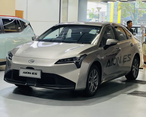 GAC Aion ES, front three-quarter