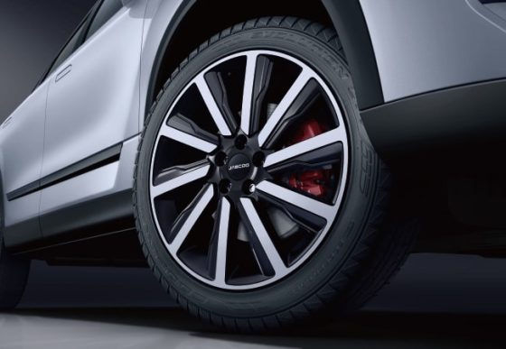 J7 19-inch wheel and brake caliper