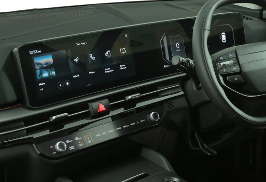Kia Sportage L dual 12.3-inch curved display