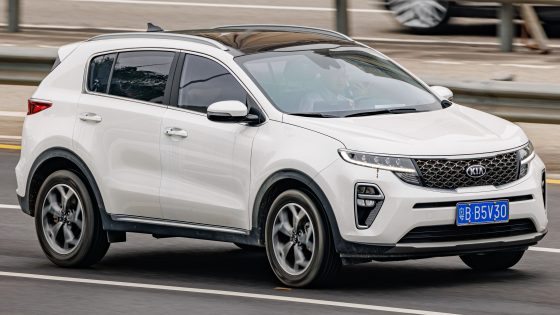 Kia Sportage (QL), front three-quarter