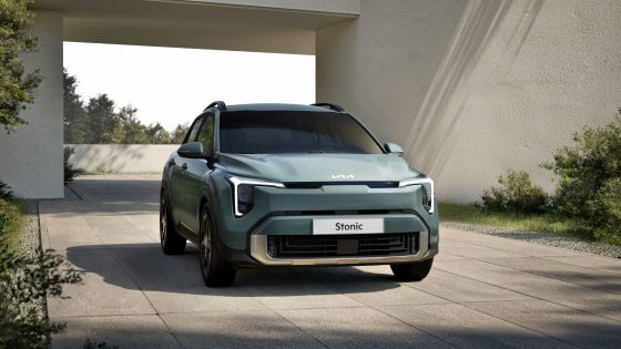 Standard European Stonic, front three-quarter