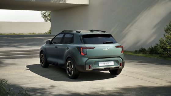 Standard European Stonic, rear three-quarter