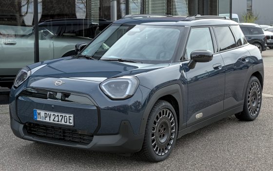 MINI Aceman, front three-quarter