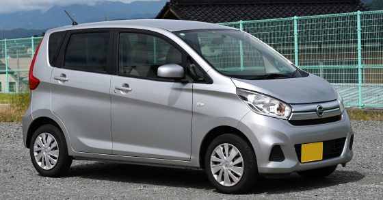 Nissan Dayz, front three-quarter