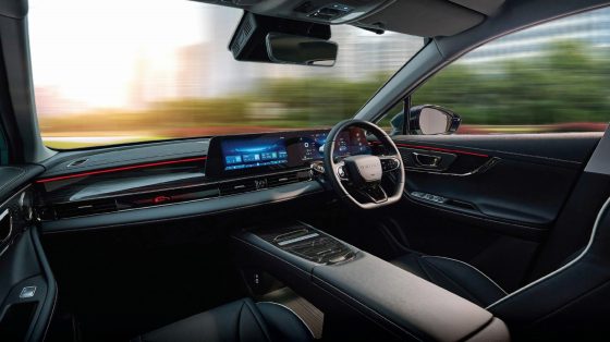 OMODA E5 dashboard and twin 12.3-inch screens