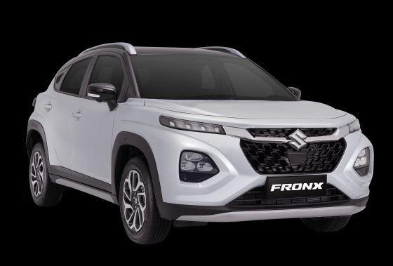 Suzuki Fronx, front three-quarter in silver