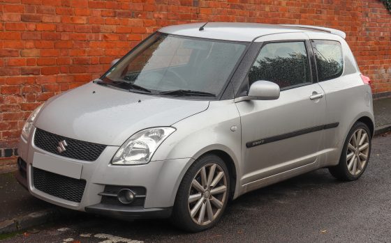 Suzuki Swift, front three-quarter