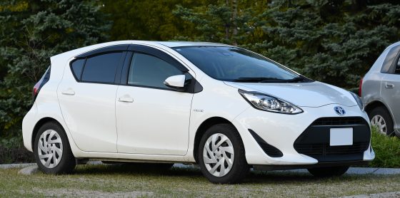 Toyota Aqua, front three-quarter