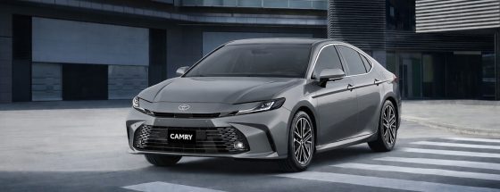 Toyota Camry Hybrid, front and rear