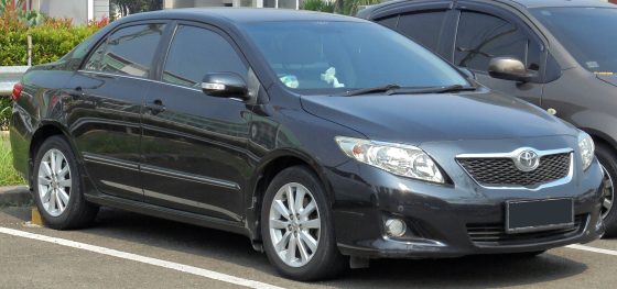 Toyota Corolla GLi (E140), front three-quarter
