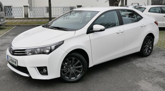 Toyota Corolla Grande (E170), side