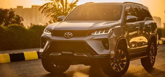 Toyota Fortuner Legender, front three-quarter