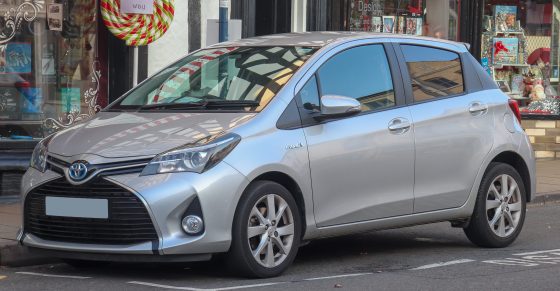Toyota Vitz, front three-quarter