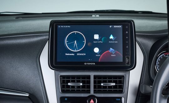 Toyota Yaris floating infotainment display