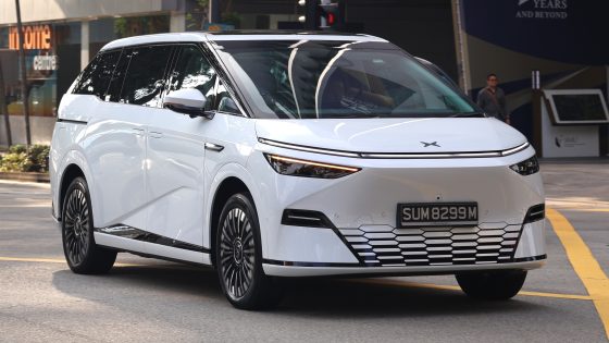 XPeng X9, front three-quarter